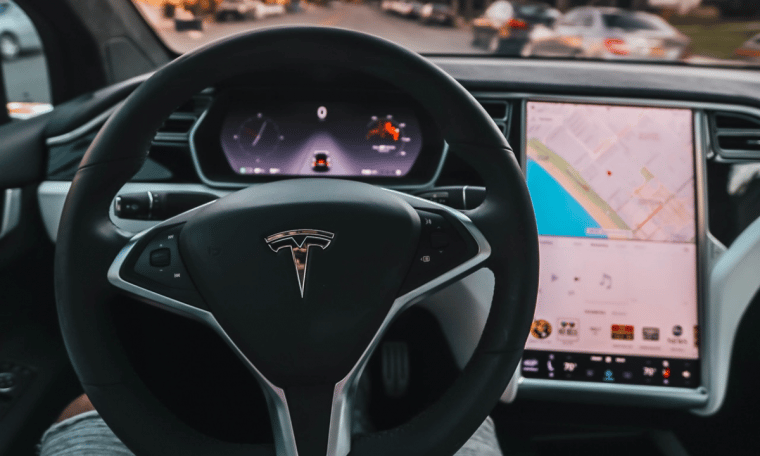Miért van Ralph Nadernek problémája a Tesla FSD-vel?