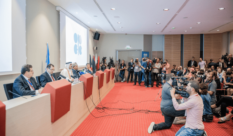 Az OPEC+ nagyban csökkenti a kőolajtermelést