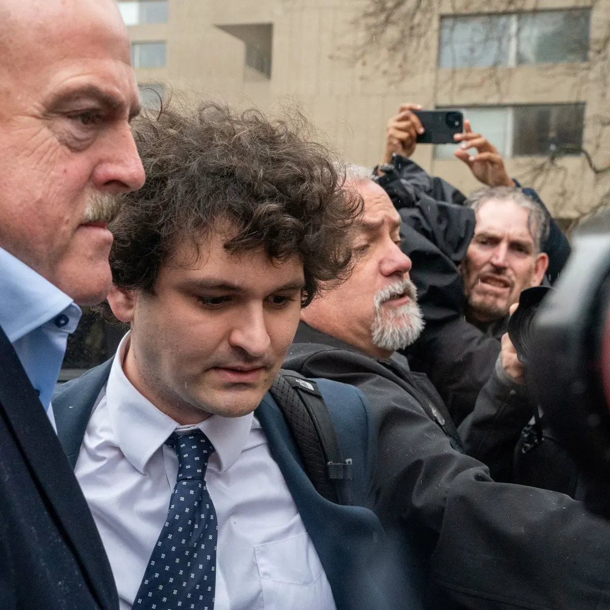 Kik Sam Bankman-Fried rejtélyes barátai? Kik Sam Bankman-Fried rejtélyes barátai?