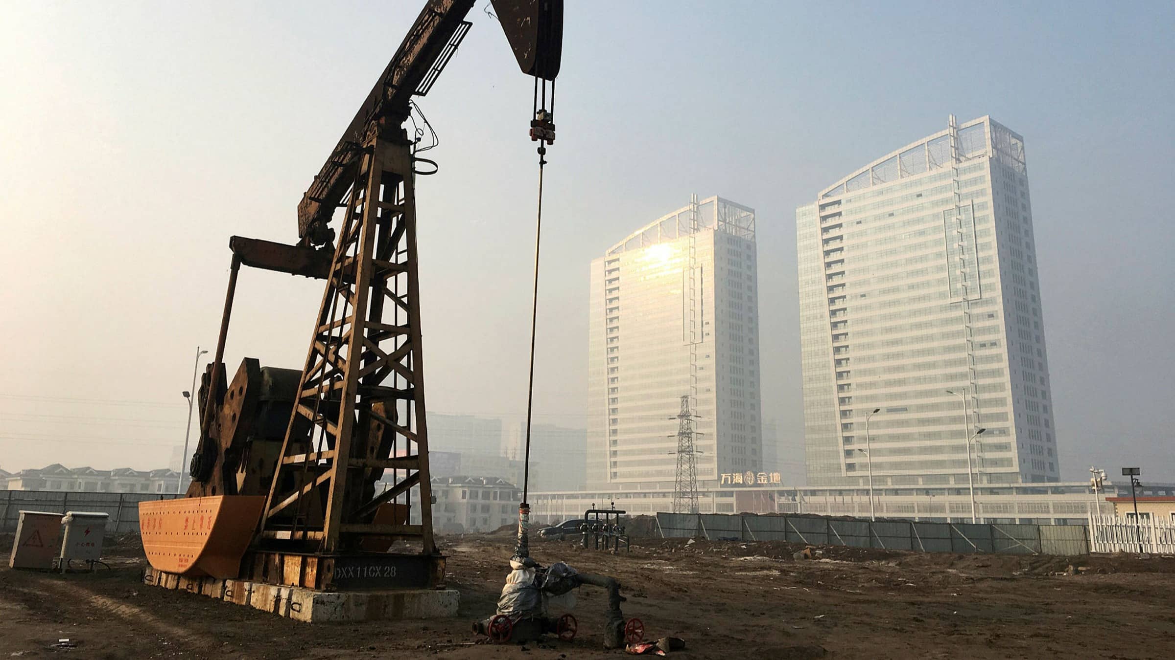 Az olaj árak esnek, az aggodalmak nőnek Kína miatt