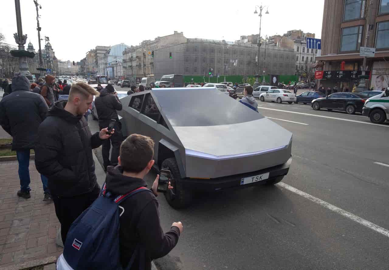 A ChatGPT megjósolta, mennyi lesz a Tesla árfolyama a Cybertruck megjelenése után A ChatGPT megjósolta, mennyi lesz a Tesla árfolyama a Cybertruck megjelenése után