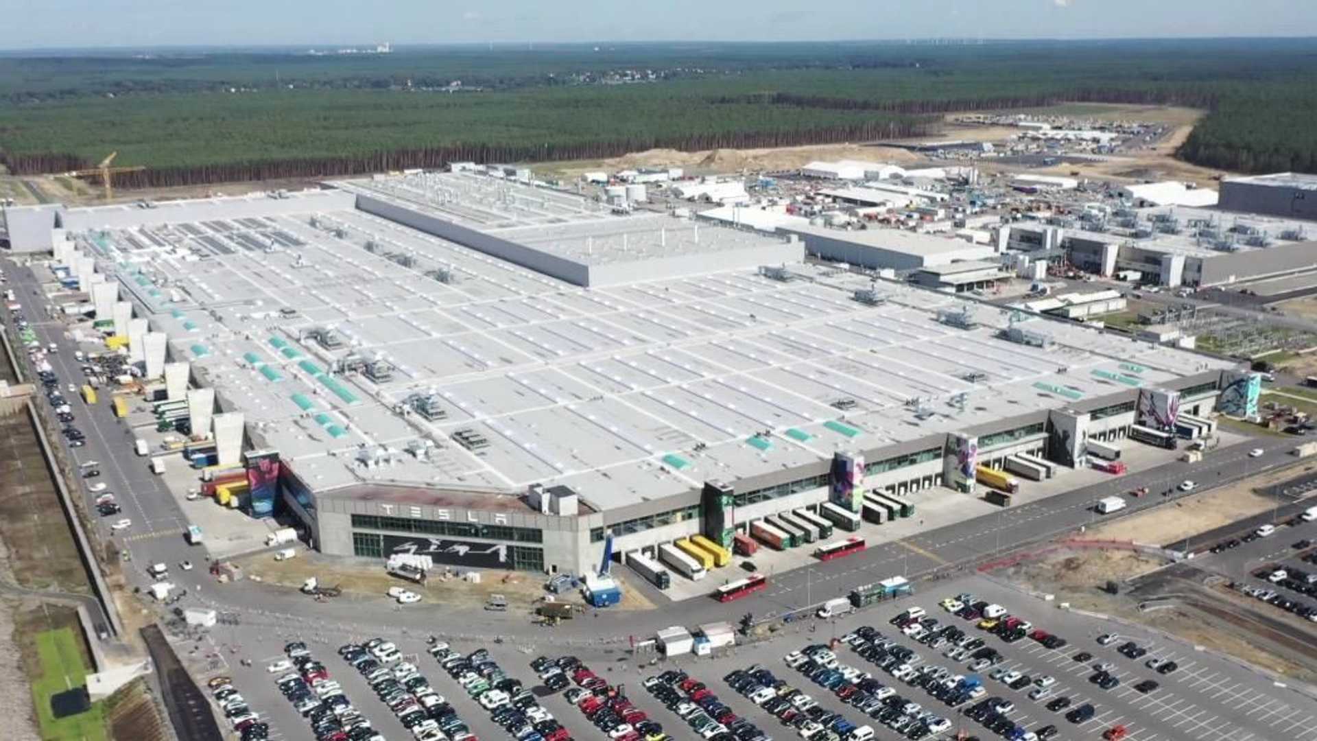 Sztrájkkal fenyegeti a Teslát egy német szakszervezet