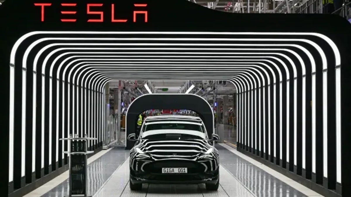 Már 1 billió dollárt ér a Tesla