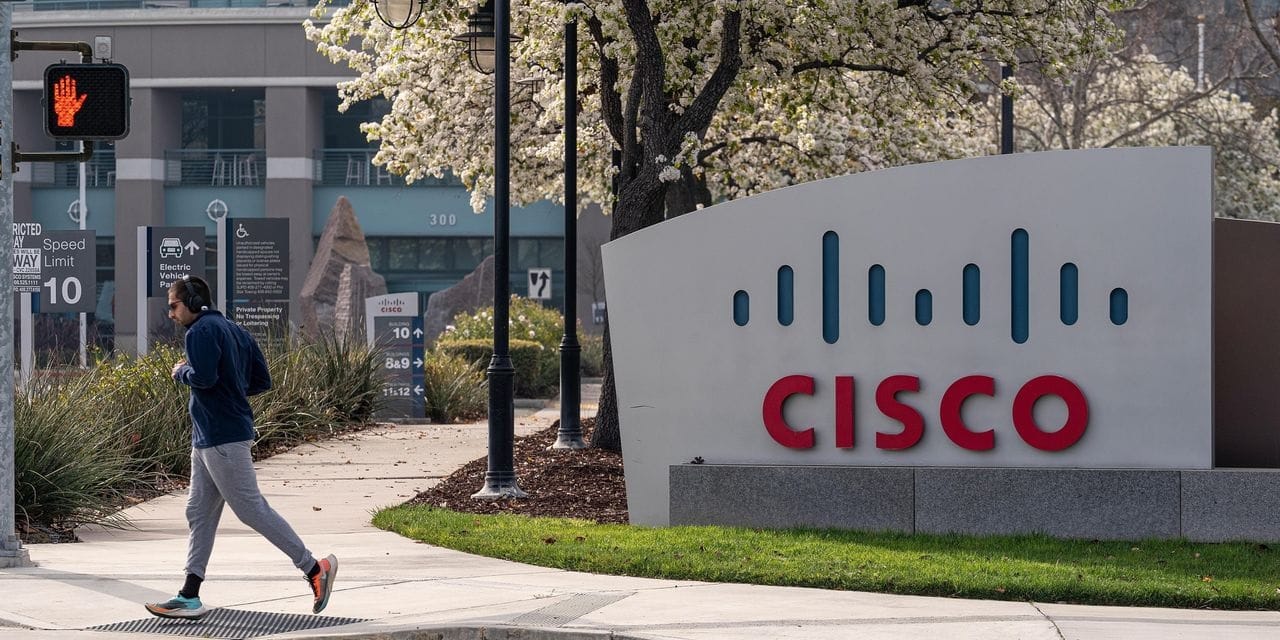 Újabb negyedévben csökkennek a Cisco bevételei, az eredmények viszont jobbak a vártnál