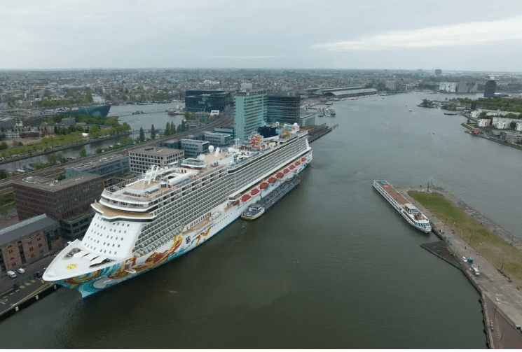 Amsterdam förbjuder alla kryssningsfartyg