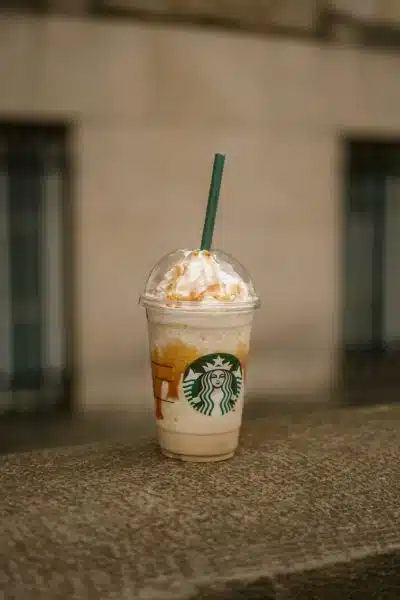 Starbucks tiến ra toàn cầu và mở rộng sản phẩm