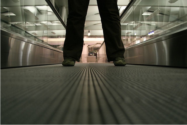 Social media and consulting firms: on the moving sidewalk, but standing instead of walking