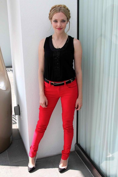  amanda seyfried in red jeans
