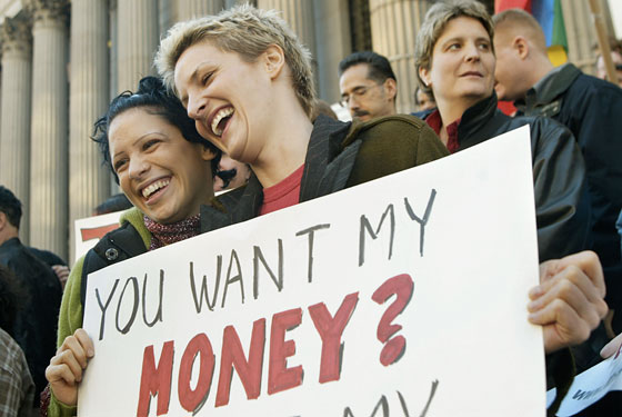 lesbians_money