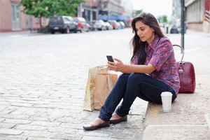 customer uses mobile and social media to state customer experience