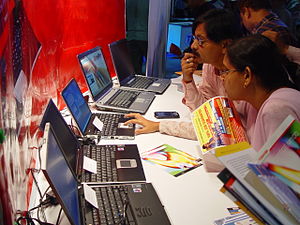 English: Visitors are checking the Laptops at ...