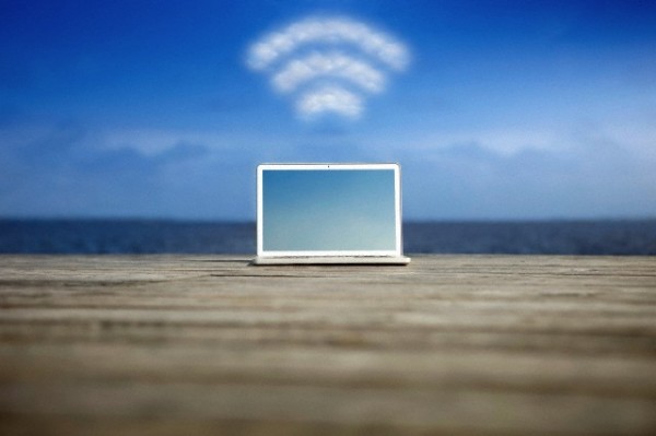 Laptop with wifi symbol at the coast