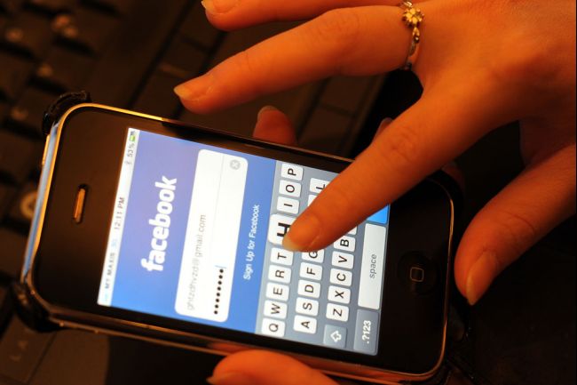 Facebook India mobile users