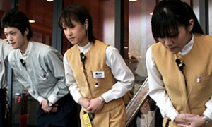3 customer service lessons from the Chrysanthemum Throne