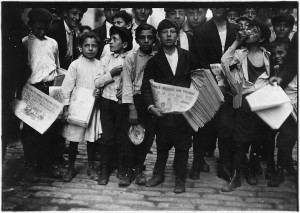 Newsboys_and_newsgirl._Getting_afternoon_papers._New_York_City._-_NARA_-_523329