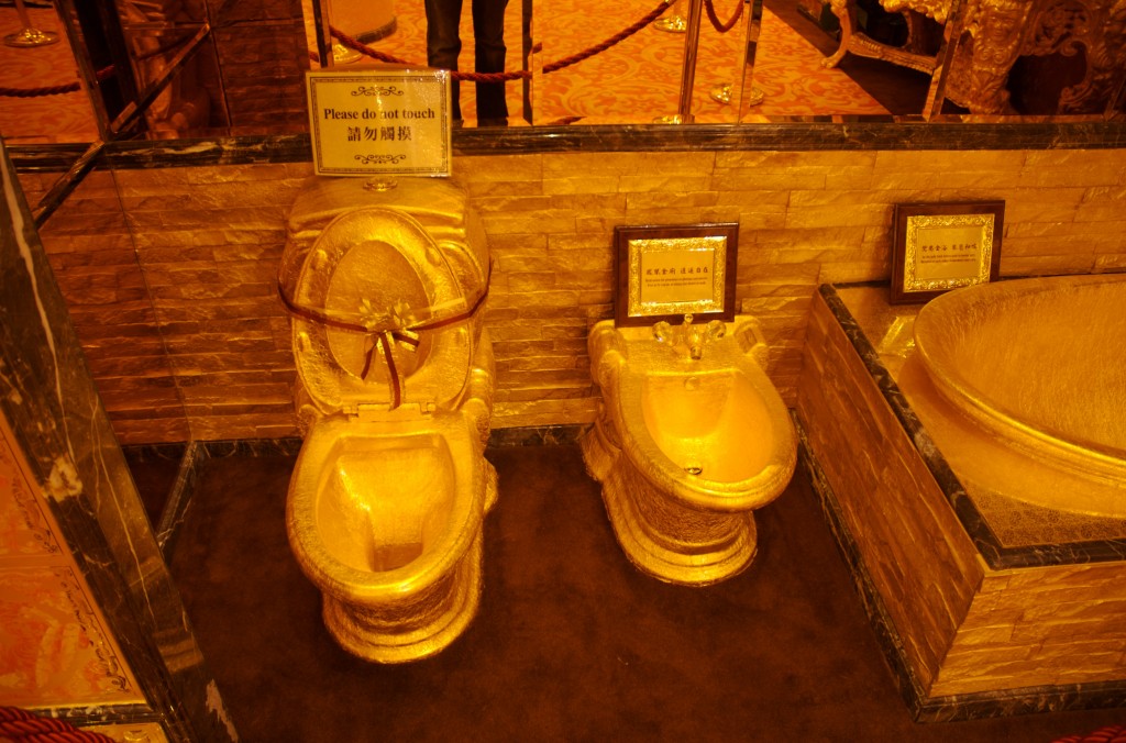 golden-bathroom