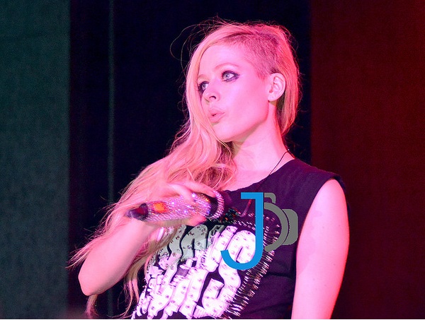 Avril Lavigne Fappening