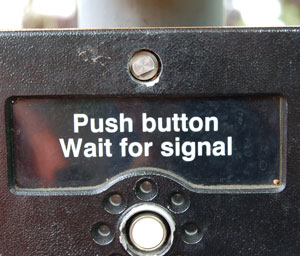 DSC_0706-push-button-wait-f