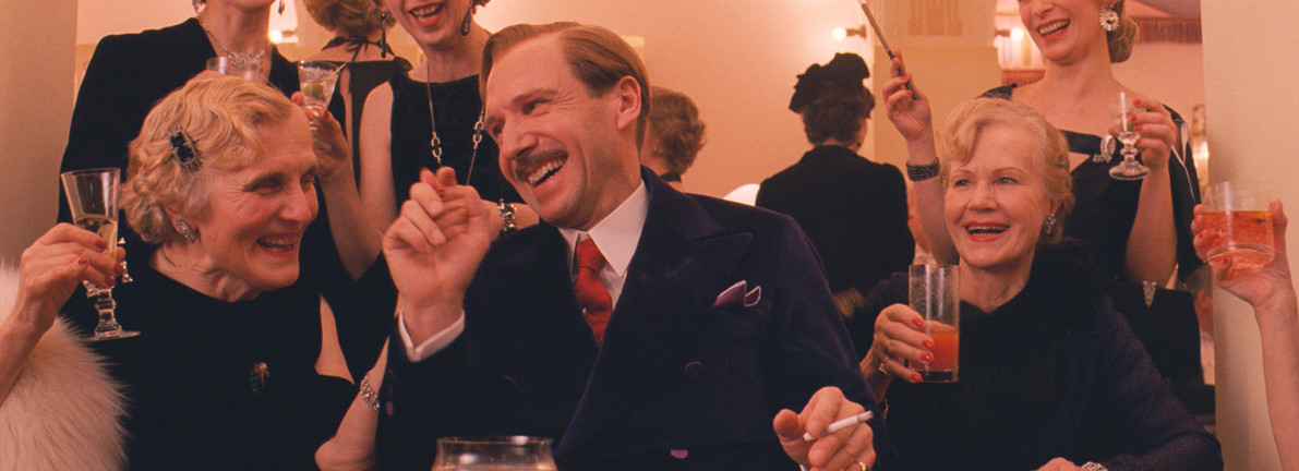 RalphFiennesLadiesGrandBudapestHotel
