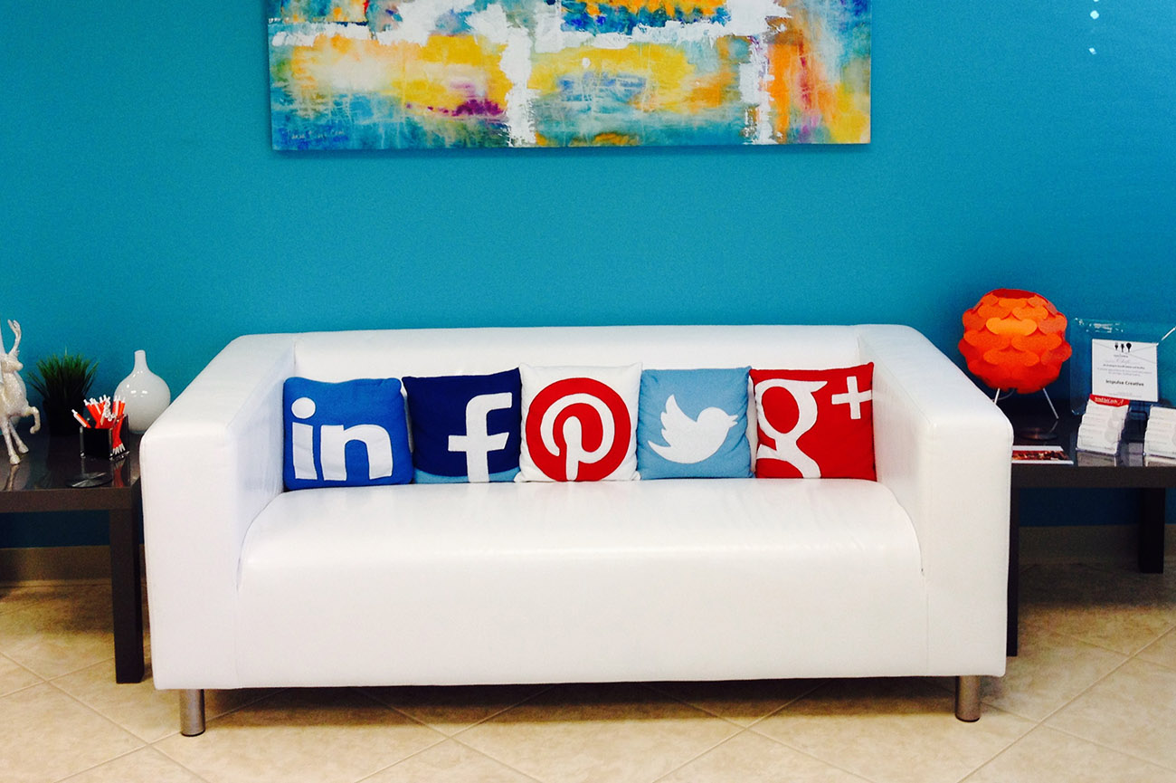 Social_Media_Couch