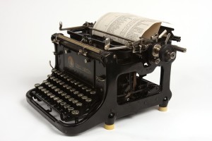 B2C-Unique Blogging tip_Typewriter