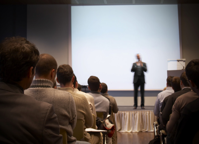 How to behave during a conference: social etiquette