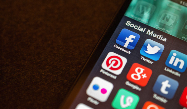 Social media - start an online business image