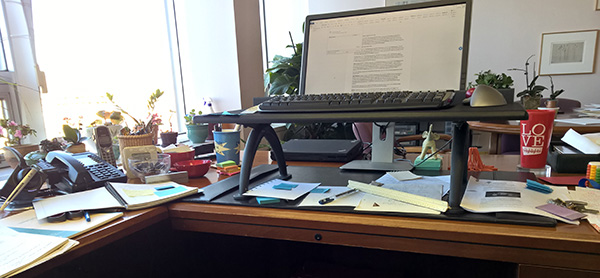 desk-clutter-productive-work