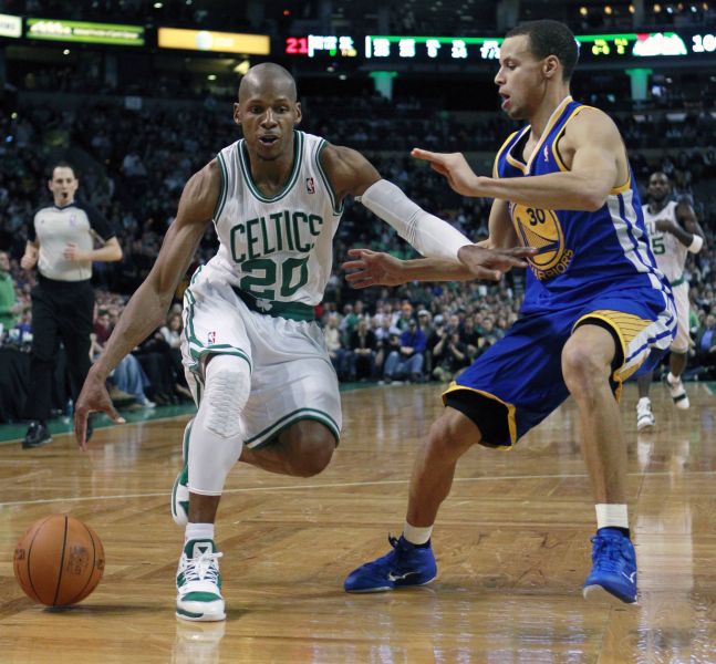 Golden State Warriors guard Stephen Curry (right) defends former Boston Celtics guard Ray Allen.