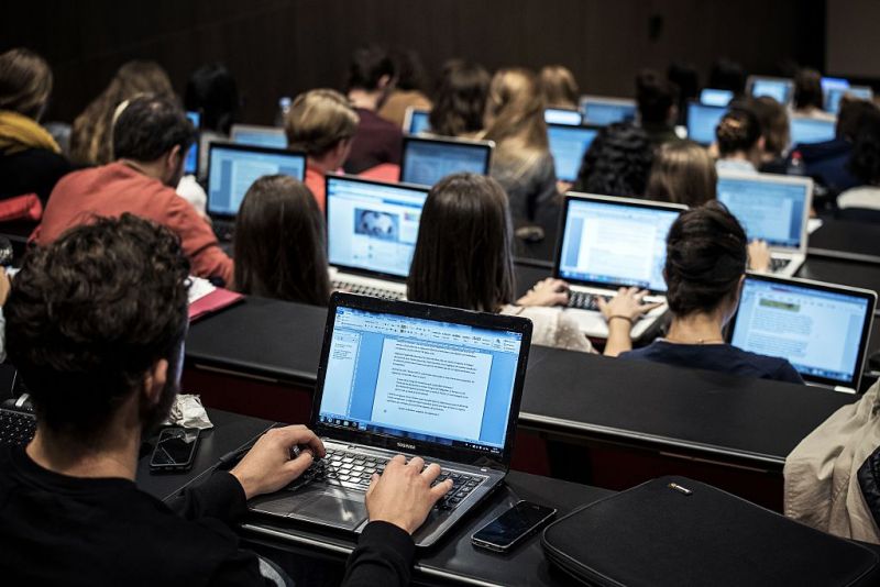 Students on laptop