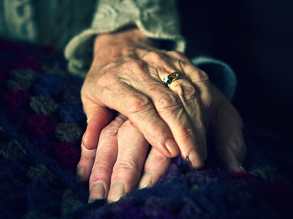 http://www.people.com/article/married-couple-dies-hours-apart