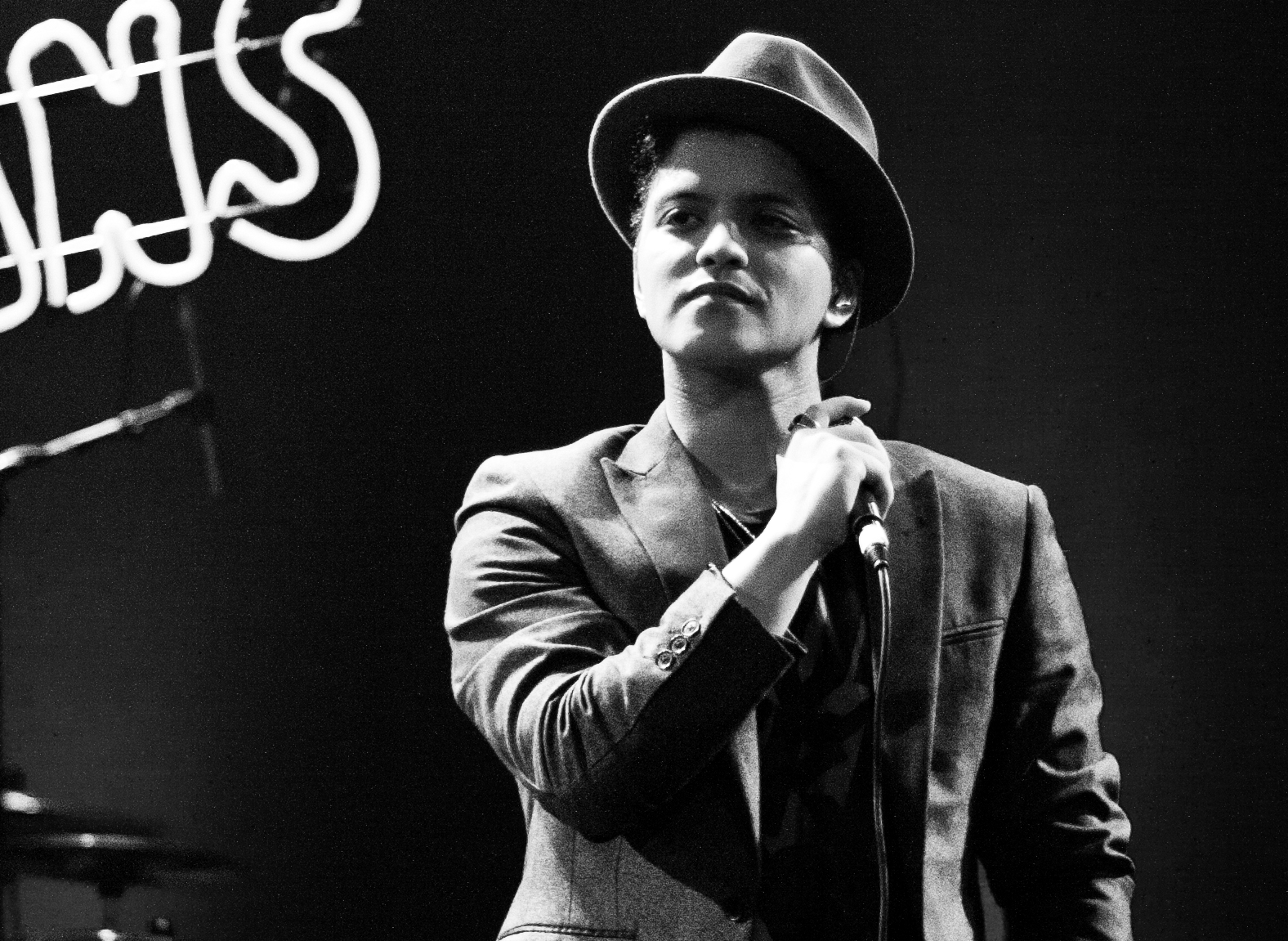 Bruno Mars Drops New Single 24k Magic Social Media Freaks Out Business 2 Community