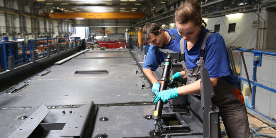 outsourcing pros and cons - manufacturing