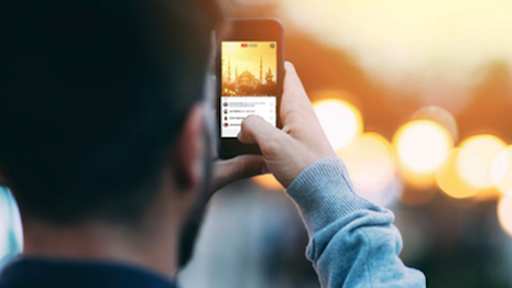 luxurydaily_snapchat_marketing_Facebook