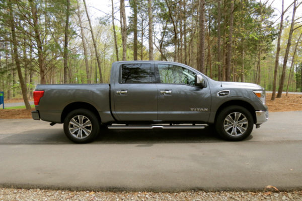 2017 Nissan Titan SL Crew Cab 4x4.