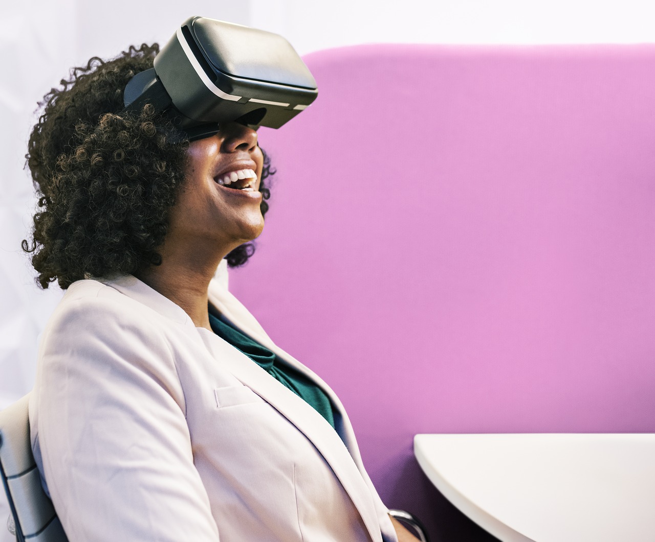 How Virtual Reality is Revolutionizing the Modern Workplace
