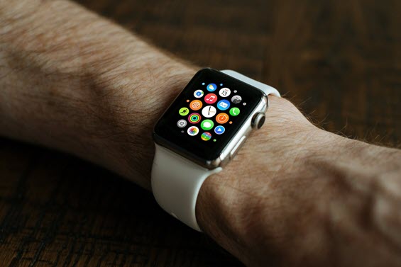Social media disrupts your idea of time - smartwatches might not help