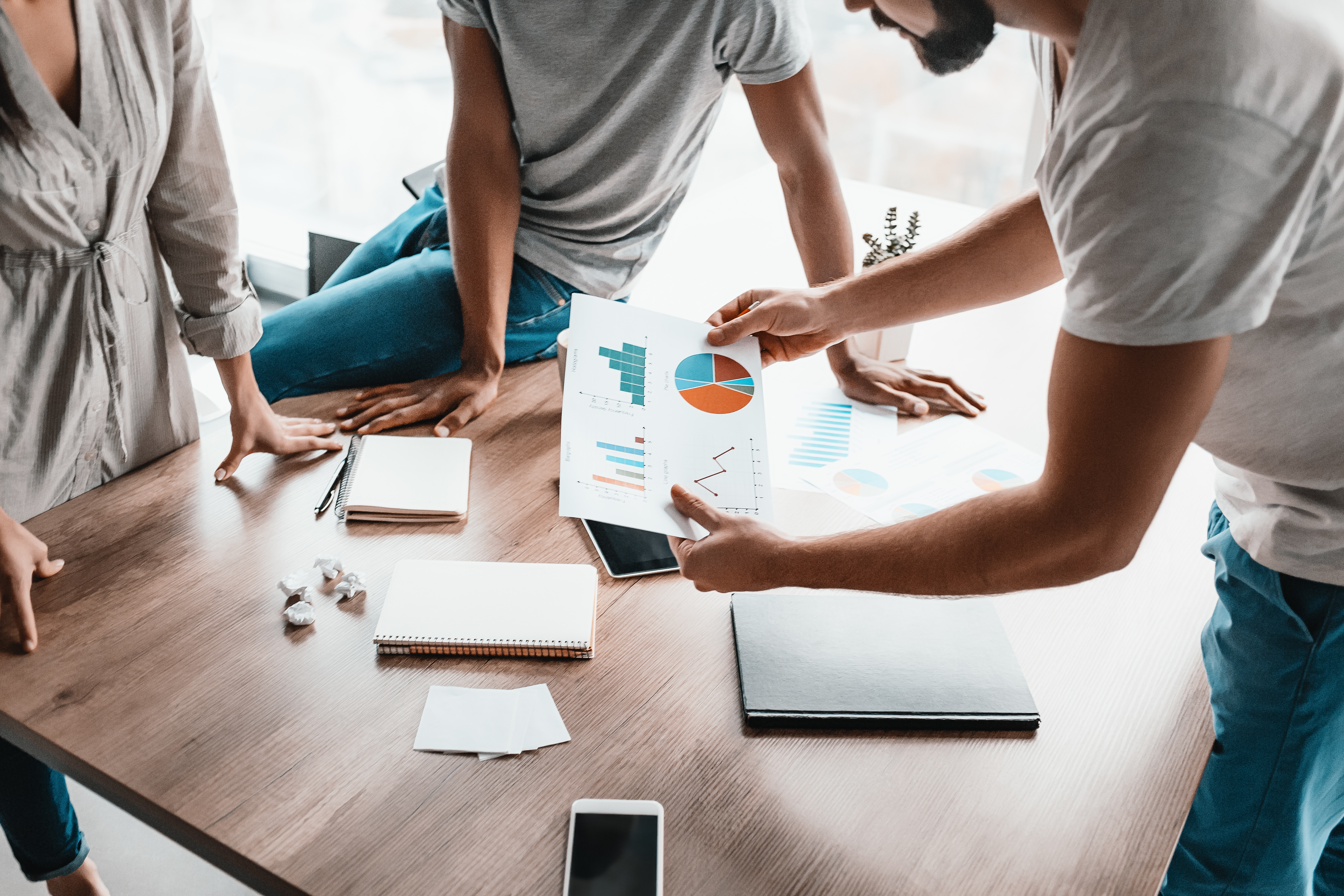 Marketers viewing data for content marketing strategy