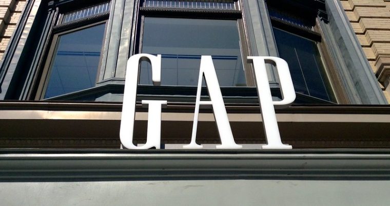 gap ceo resigns
