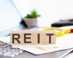How to Invest in REITs - Popular Brokers Reviewed