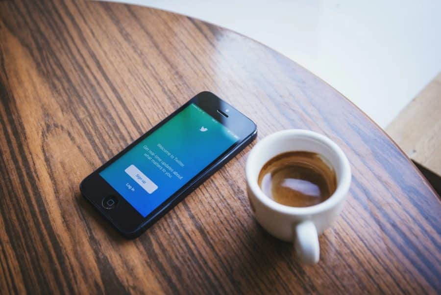 Twitter Makes the "For You" Algorithmic Timeline Default on iOS