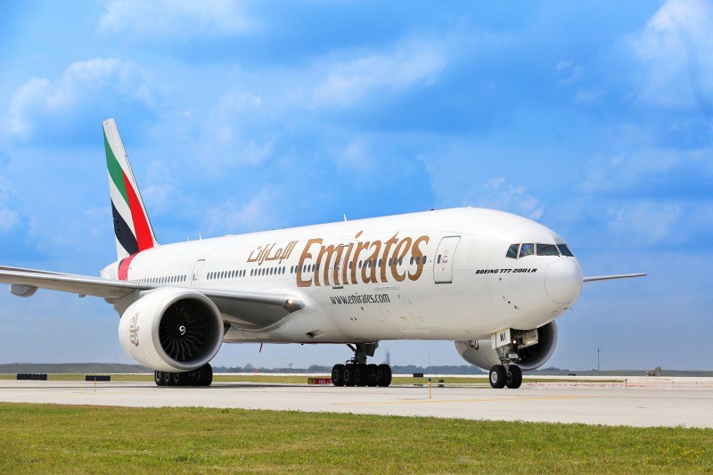 emirates signs massive $52 billion deal to purchase Boeing aircraft