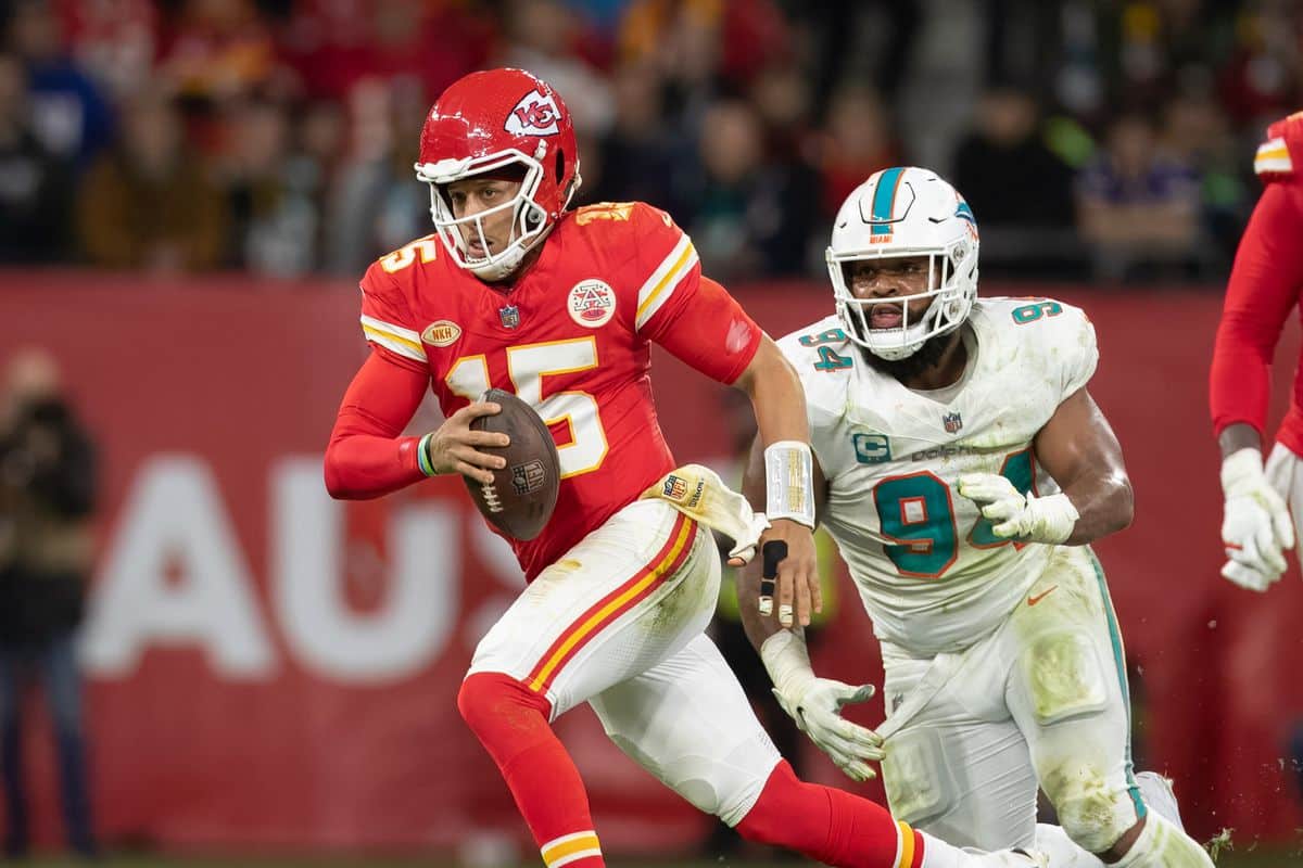 patrick mahomes running from dolphins defense